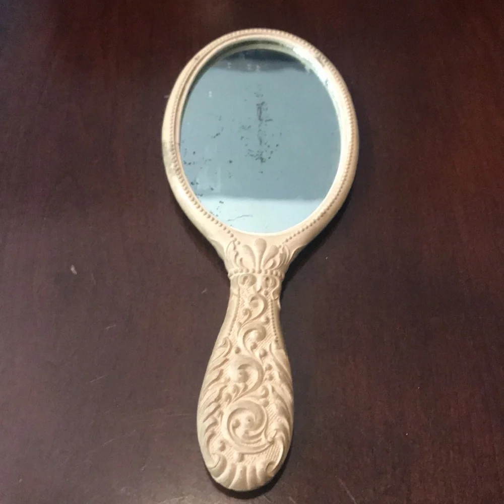 Vintage small hand held mirror, measures 8 x 3 inches in total with 4x3 mirror
